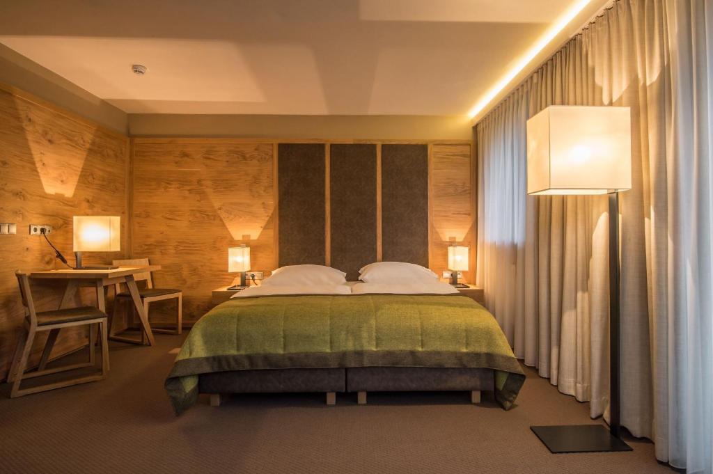 Double Room with Balcony,929494948:JPEG
