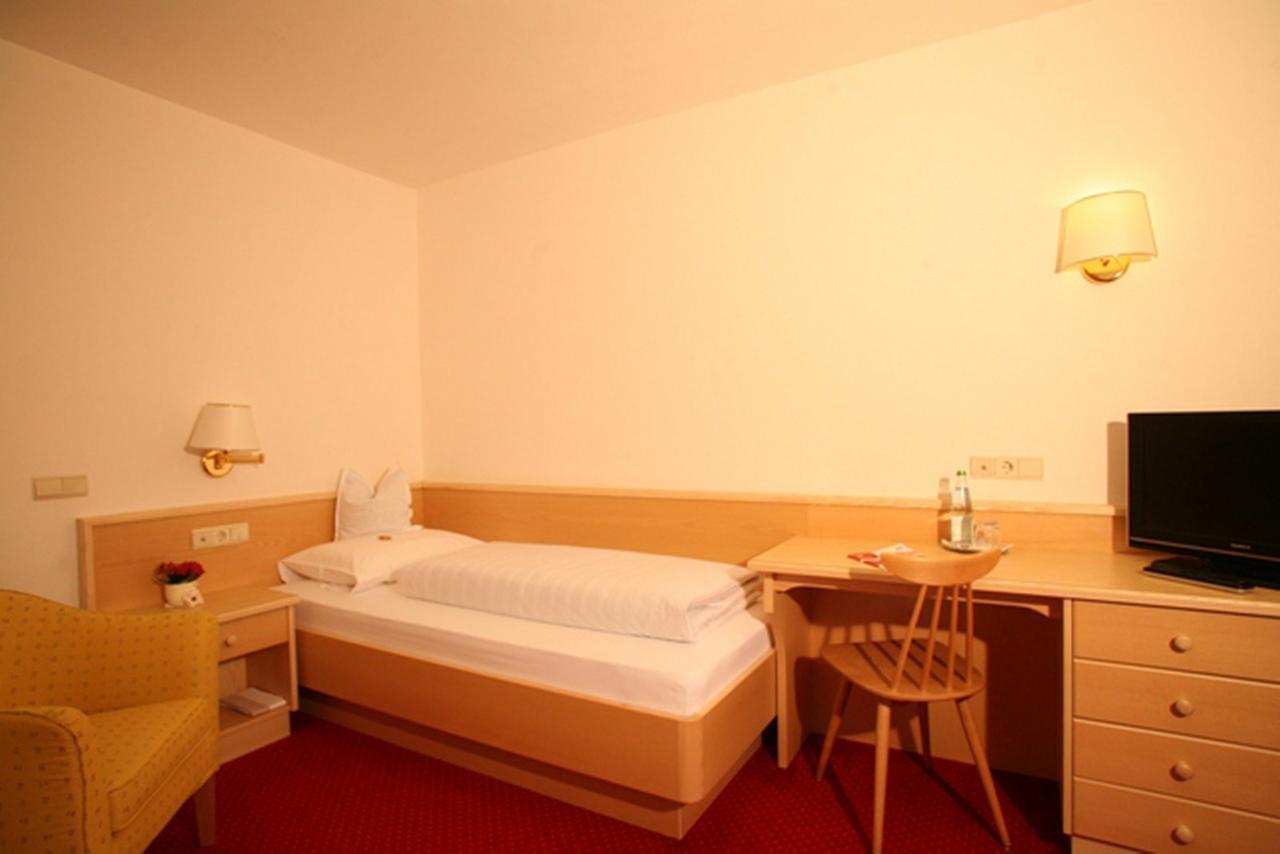 Single Room,545094519:JPEG